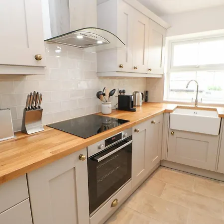 The Old Store, 2 Alpine Terrace