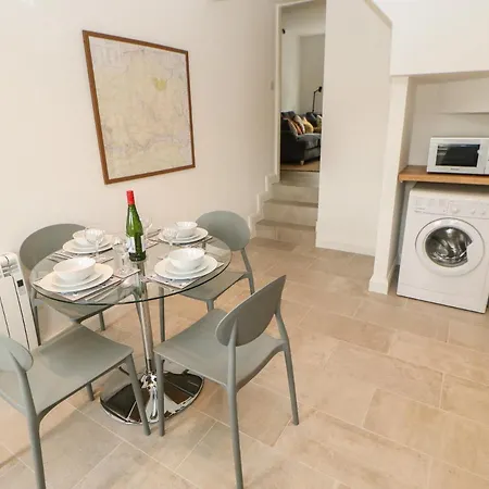 The Old Store, 2 Alpine Terrace