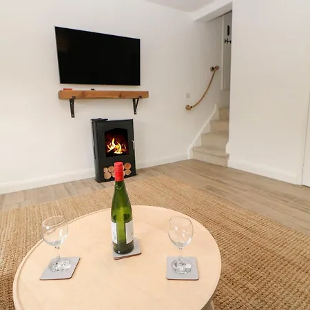 The Old Store, 2 Alpine Terrace Feriehus