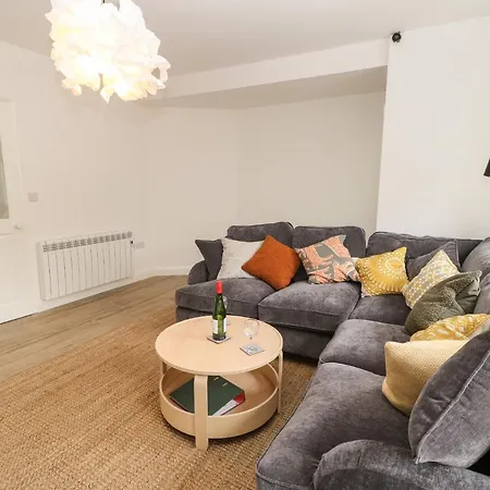 The Old Store, 2 Alpine Terrace Feriehus *